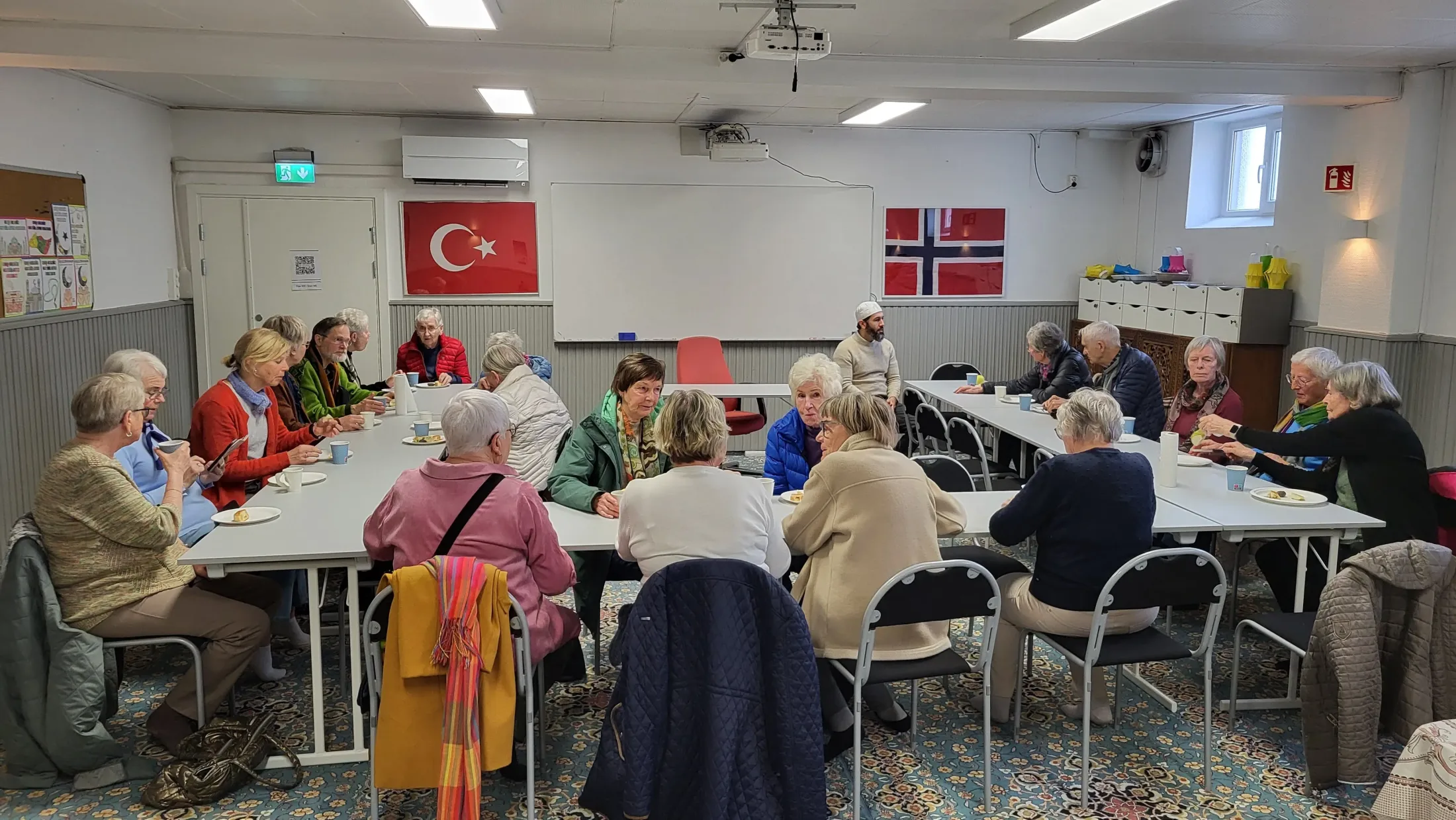 Besøk av pensjonister i moskeen bilde 4